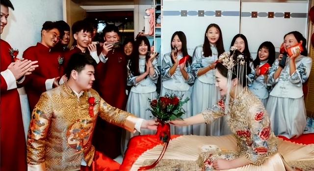 大衣哥做梦都没想到，离婚四年后，前儿媳陈亚男还是不愿放过自己