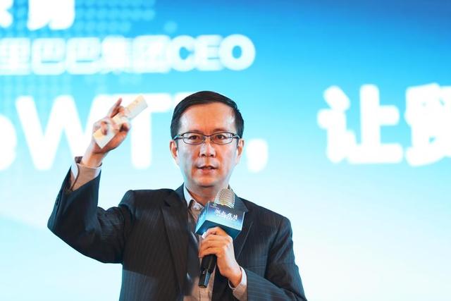 特朗普慌了：签下万亿美元豪赌计划！与此同时中国神秘人物藏不住