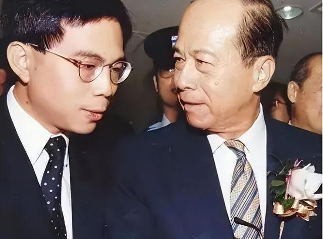 2909亿身价有何用？97岁的李嘉诚无力回天，两个60岁儿子已成心病