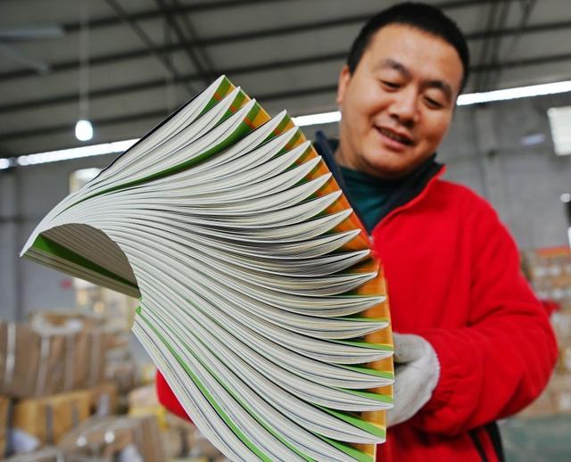 人人只看不买的新华书店，年营收额却达到千亿，靠的是什么？