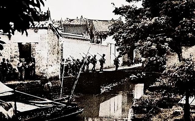 日本宪兵的日记：日本兵当着10几个男人的面糟蹋了一个中国女人
