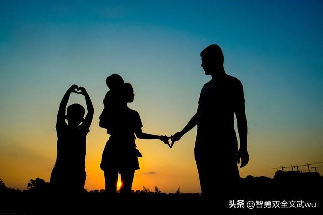 父母的爱是“倾其所有	”，而我们的孝，却常常只是“量力而行”