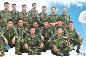 汶川地震，空降兵15勇士从4999米高空舍命盲跳，如今都过得如何？图片