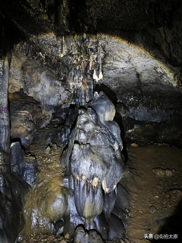 山西阳泉发现一处山洞，洞口阴森诡异，内部犹如一个玄幻空间