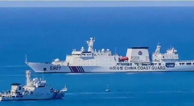 菲军威胁中国，敢登座滩军舰就动武，不到72小时，中国拖船逼近