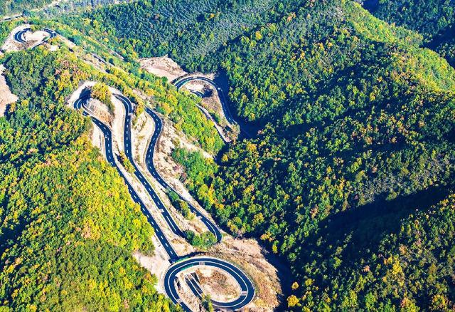 美到窒息！太行一号旅游公路铺开秋日油画长卷