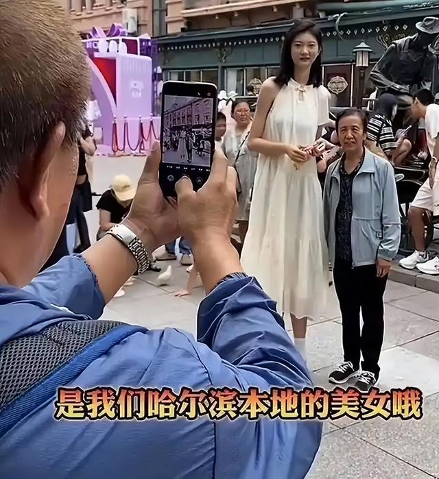 东北女孩身高2.26米，貌美如花，妈妈却天天发愁：这辈子都难嫁人