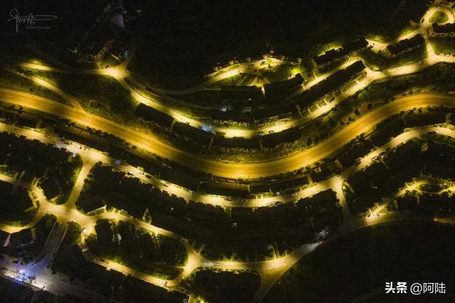 摩旅湘西,偶遇湖南省最大的少数民族聚居安置区,感受却五味杂陈