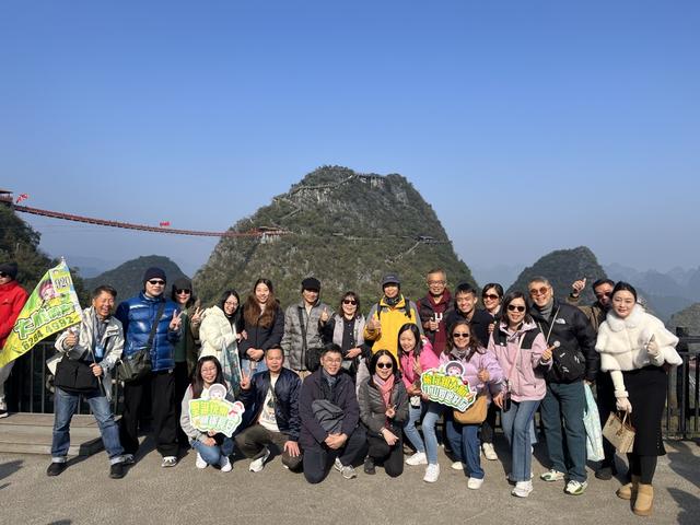 桂林阳朔如意峰索道景区迎来千人香港专列团