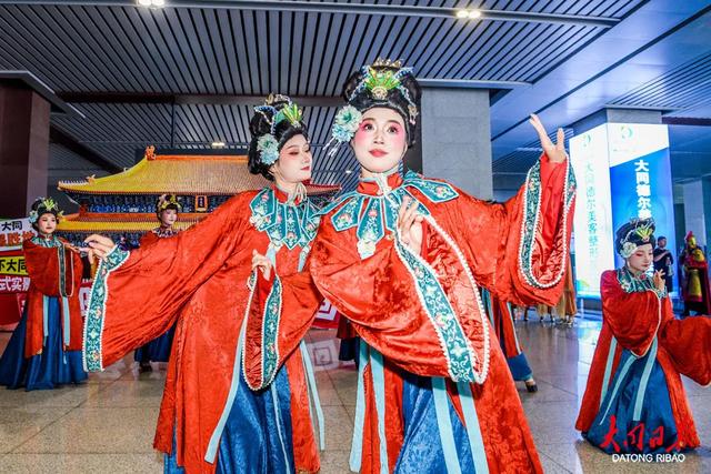 大同南站这场“明朝快闪秀”，让旅客出站即 “穿越” 平城~