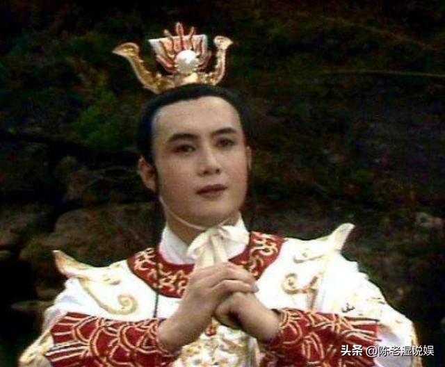 他被谢霆锋打成重伤，发妻6次流产绝情离开，如今街头卖卤肉为生