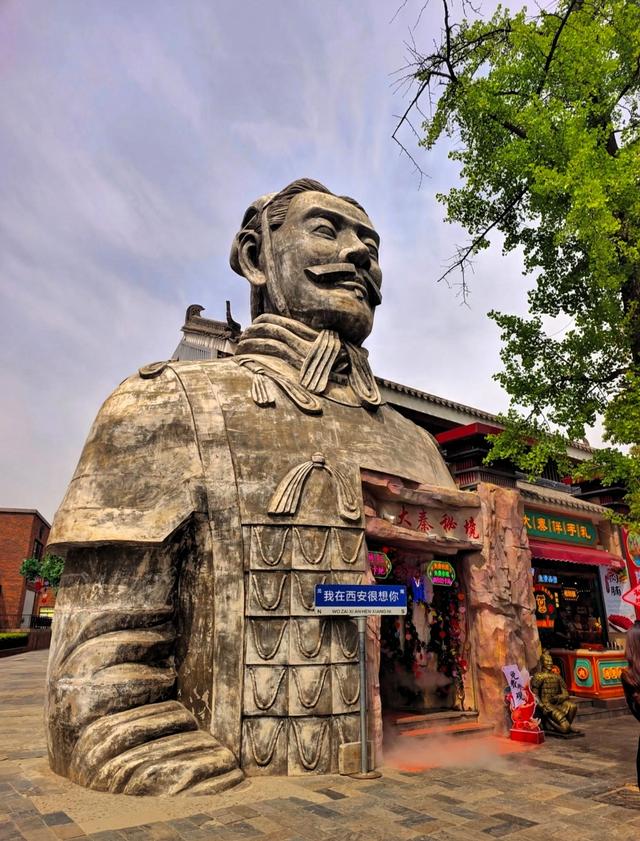 世界上最难修地铁的两个城市，一个地下全是水，一个地下全是宝。