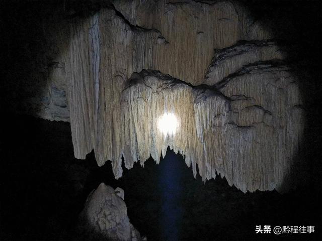 探险贵州深山原始溶洞，遇见一个躲匪洞、一座红军坟