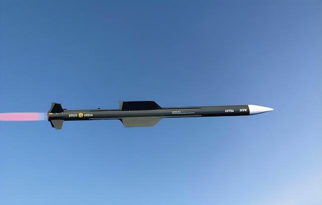 美国又开始泼脏水：华为窃取AI技术，霹雳15和17的研发全靠“偷”