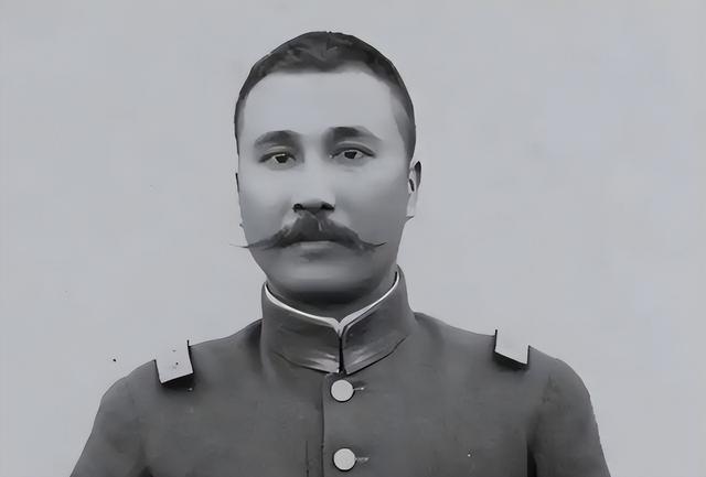 他是黄埔四期第一名，建国后婉拒上将军衔，毛主席：他不亚于我