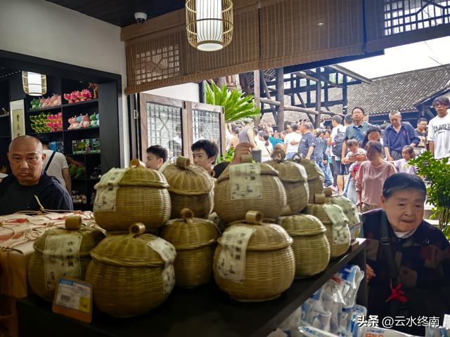 一天收入500多两银子，世界第一口1000米的深井，现还在产手工盐