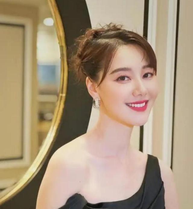 私生活混乱、被央视开除	、陪睡上位？王冠身上的标签究竟有多离谱