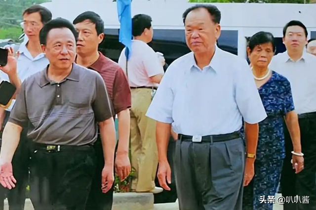 包养10位情妇，睡觉翻牌生下11个私生子，76岁还在拼命生娃！