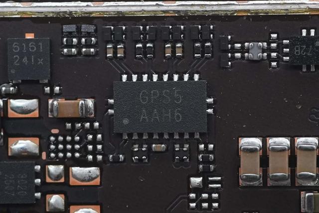 高达1999元售价是怎样的用料做过水准？中兴U60 Pro 5G随身WiFi拆解