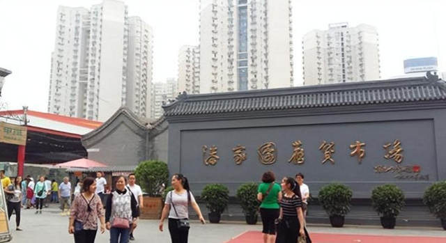 大量日本游客涌进北京！打着旅游幌子不去旅游不吃美食，为啥来？