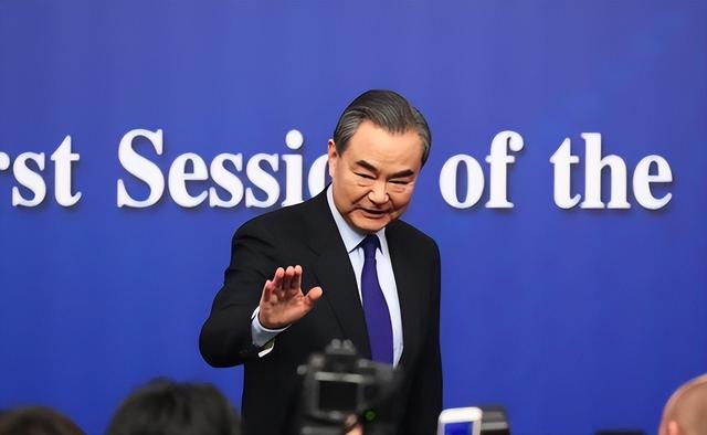 委内瑞拉致电中方后，油轮得到大批军舰护航，特朗普还是算漏一环