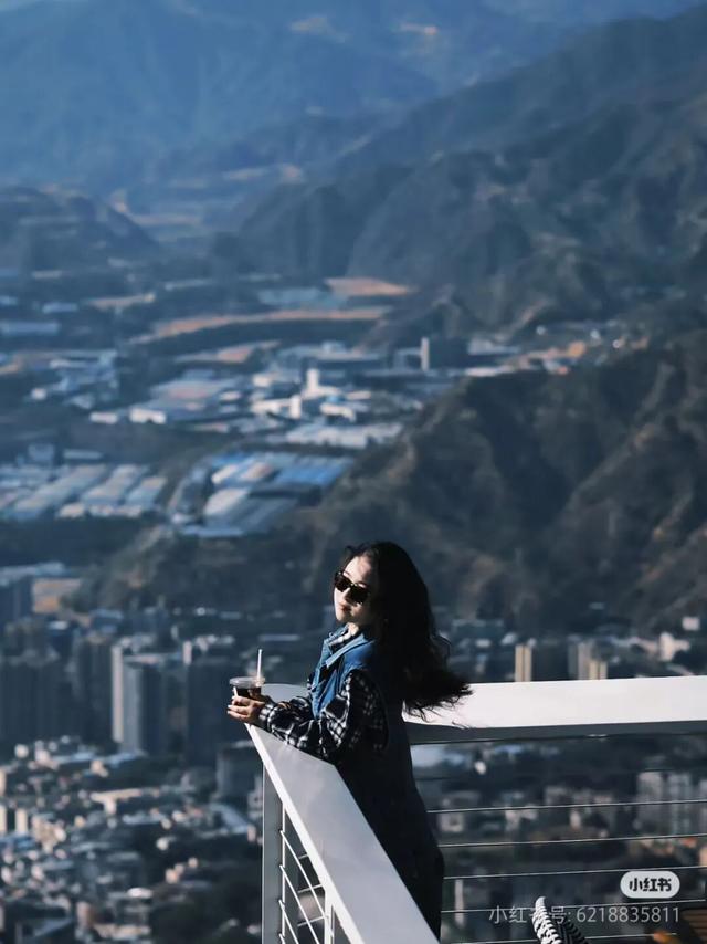 美疯了！高铁直达“四川小三亚”，花海开爆！草莓按盆吃，烧烤香迷糊！