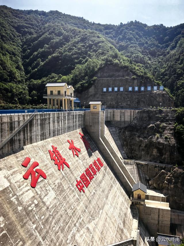 秦岭深山一条导航不出来的路,却是一条千年古道,有老屋有古树
