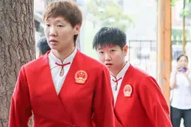期待！表彰大会，孙颖莎全红婵穿上旗袍，樊振东剪头发帅成新郎图片