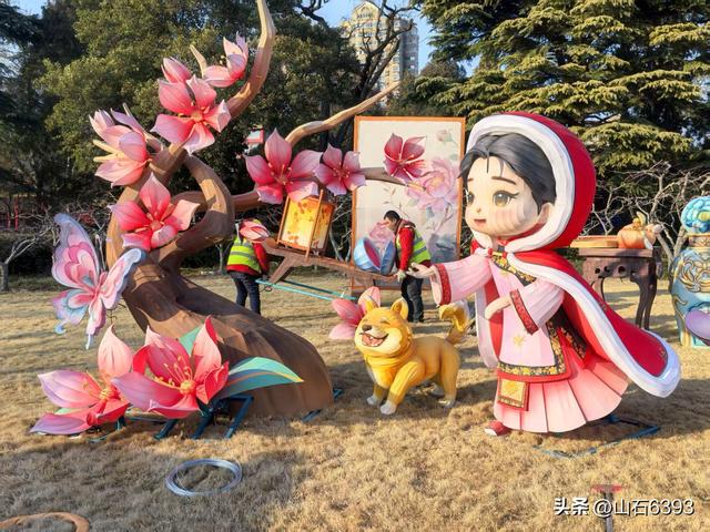 新华社原军事记者陶俊峰泉城美拍——筹备中的迎春花灯