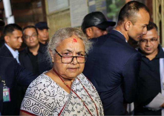 阿尔巴尼亚破宪任命 AI 部长反腐，全球首例引发欧盟警惕与治理争议