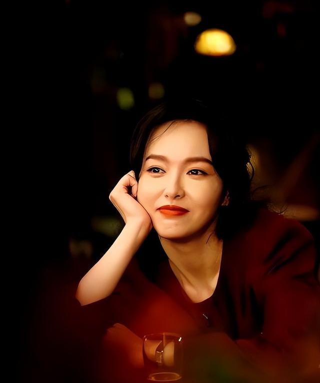 婚变传闻后，罗晋携任素汐与母亲去祈福，撕碎了唐嫣最后一丝体面