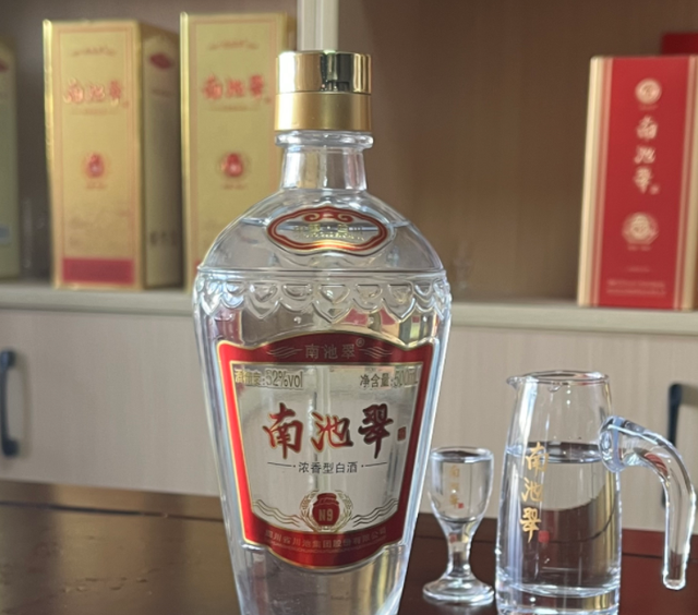 白酒市场大变天！茅台突袭千亿光瓶酒赛道，中产群体钱包被狙击？