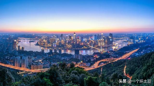这座英雄之城，藏着中国崛起的密码，是盛世如你所愿的完美诠释