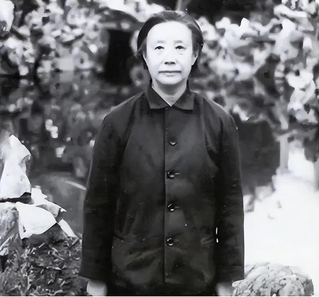 1955年，毛主席看到枪决名单后，拍案大怒：她可是咱全党的恩人！