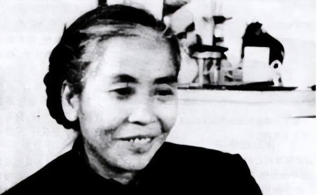 49年贺怡身亡并非意外？多年后才得知：她临死前曾看见有人举火把