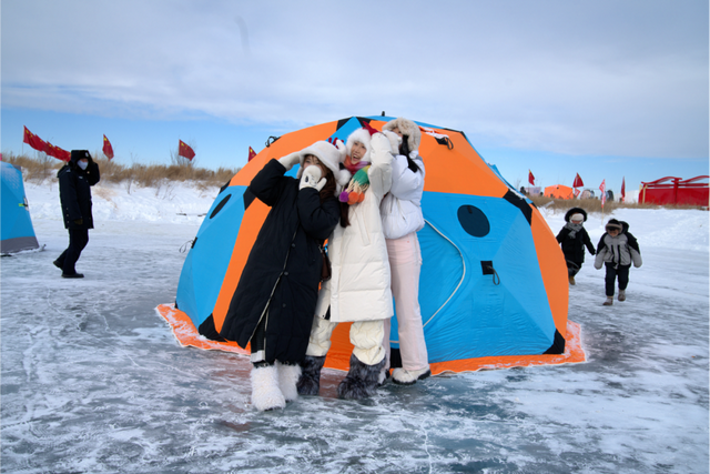 内蒙古冰雪英雄会额尔古纳冰雪欢乐季第三届中俄界河冰钓活动，冰雪盛宴启幕图集