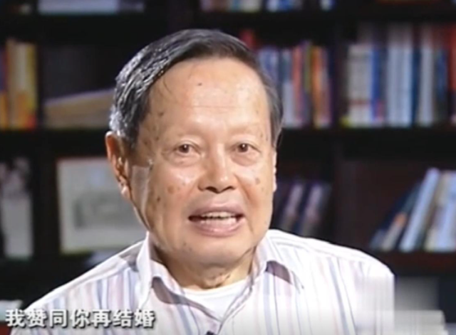 演都不演了！杨振宁去世仅4天	，恶心的一幕出现，结局大快人心