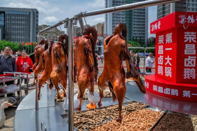 没景点没资源！三小城凭啥从“网红” 变 “长红”？