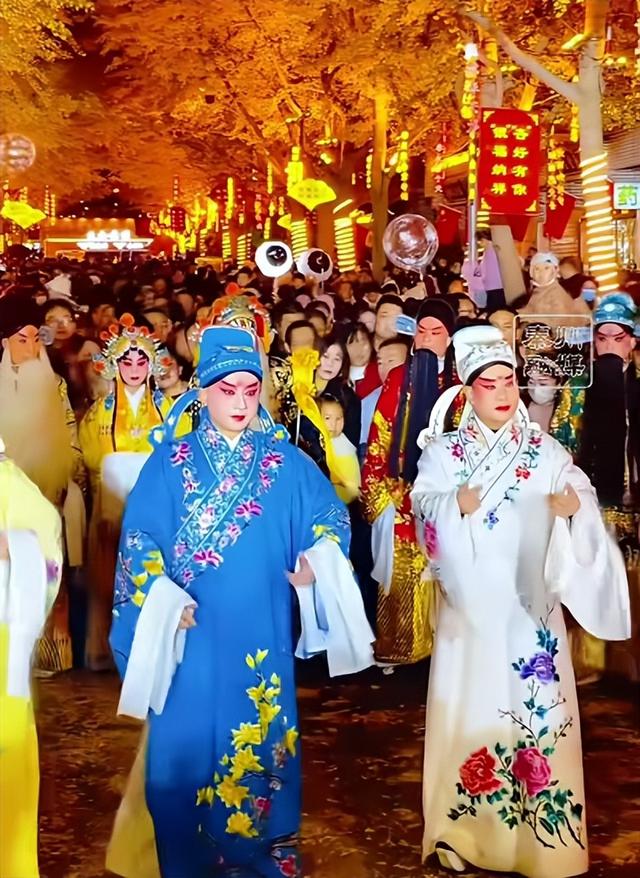 比人山人海还火爆的场面！就在天水“黄金大道”…