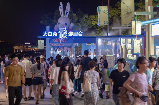 赏《月满》听雅韵！2025“唐韵中秋”夜间演出燃爆西岸