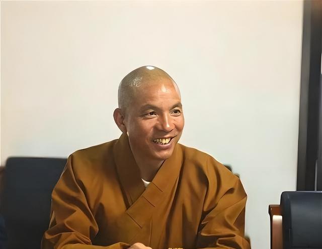 拔萝卜带泥！释永信倒台后，最惨的不是女明星，而是捐了46亿的他