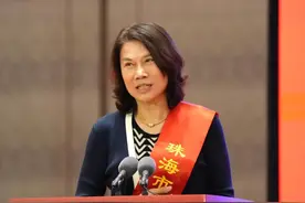 从一代创业铁娘子到如今频闹笑话的“老古董”，董明珠经历了什么图片