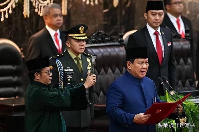 印尼这回彻底想通了，不靠西方靠中国，高层访华当场立下重磅承诺