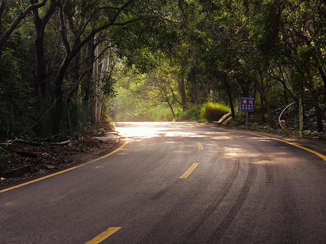 塘朗山郊野公园[绿平二路入口]骑行爬坡好地方