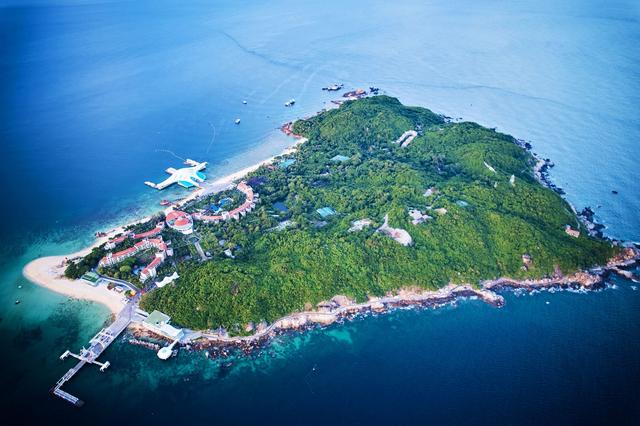 三亚蜈支洲岛，被称为“中国的马尔代夫”，白沙蓝海享受浪漫时光