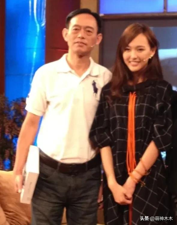 唐嫣疑现身悼念罗晋父亲,打扮严实在入口迎宾,被曝曾悄悄去探病