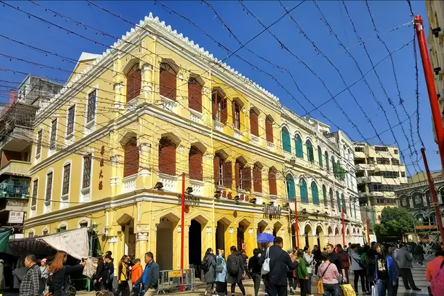 大三巴牌坊没说话，18年了，澳门怎么把老城区过成“活遗产”？