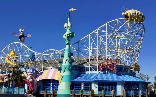 同是世界级主题乐园，为何上海迪士尼血赚，北京环球影城血亏？