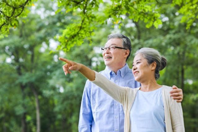 我51岁，已经绝经了，前段时间跟一个比我大7岁的老头在一起了