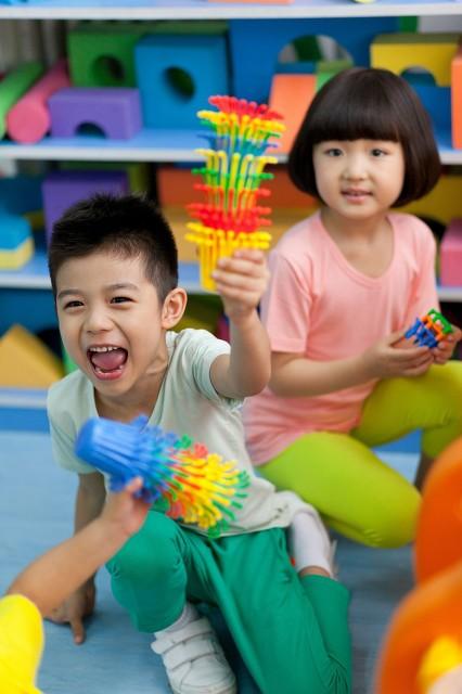 我要当奥特曼，孩子幻想打架打怪兽？恭喜！他的心理正在偷偷升级